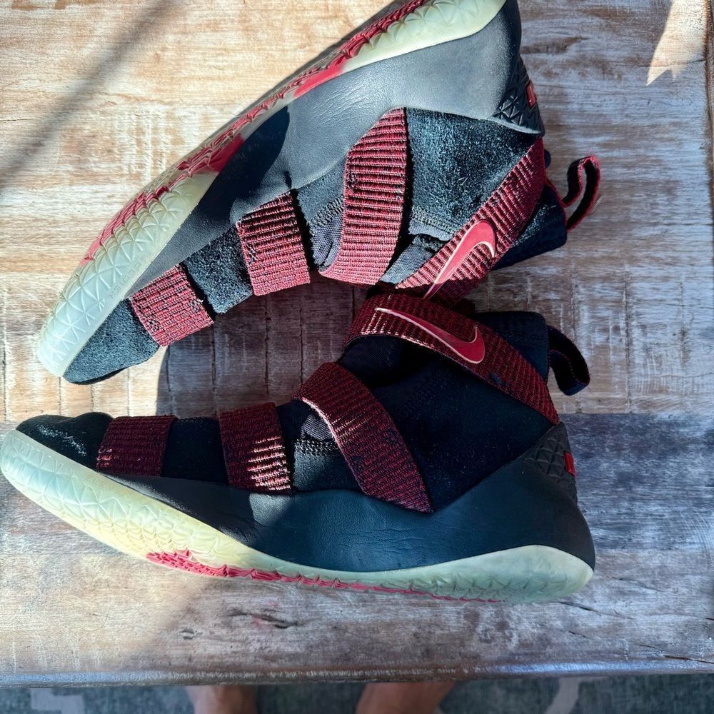 Nike LeBron XI red and black - Picture 3 of 7